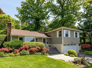 81 Essex Ct, Port Washington, NY 11050