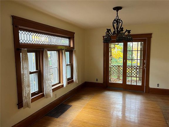 5th image of 986 Catherine St