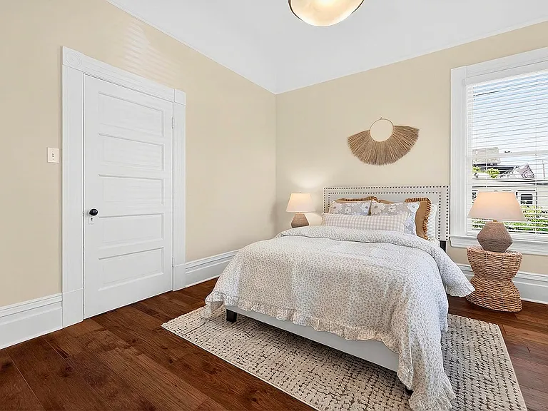 531 E Washington St — Photo 24