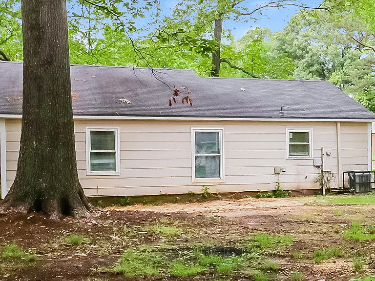 323 Huntsmoor Dr — Photo 16