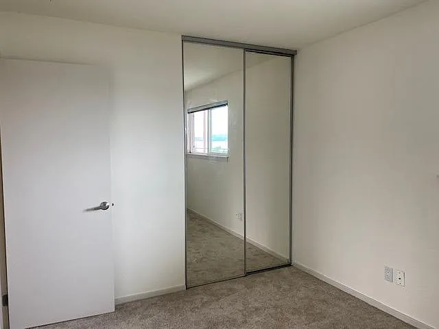 Room 2 with big mirror closet.
