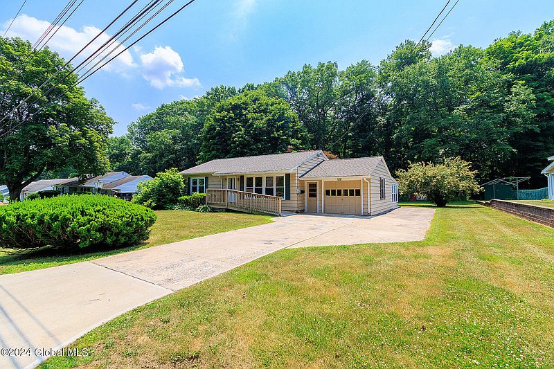 2nd image of 15 Woodcrest Drive