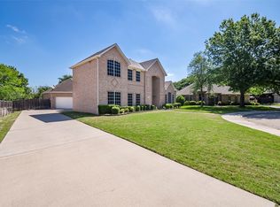 713 Cardinal Ct, Crowley, TX 76036