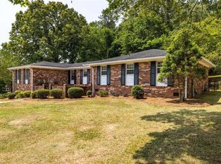 44 Lakeview Dr, Lindale, GA 30147
