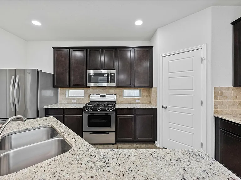 9924 Milla Cir — Photo 17