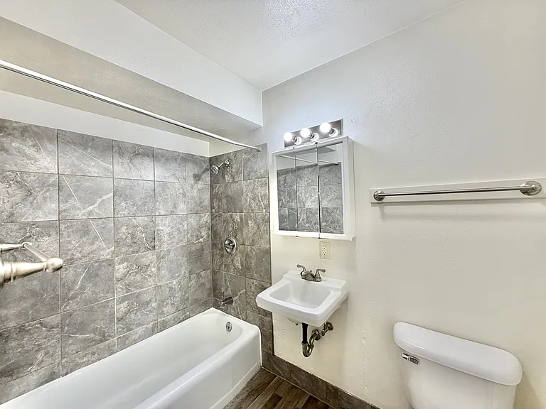 430 Harrison Ave — Photo 13