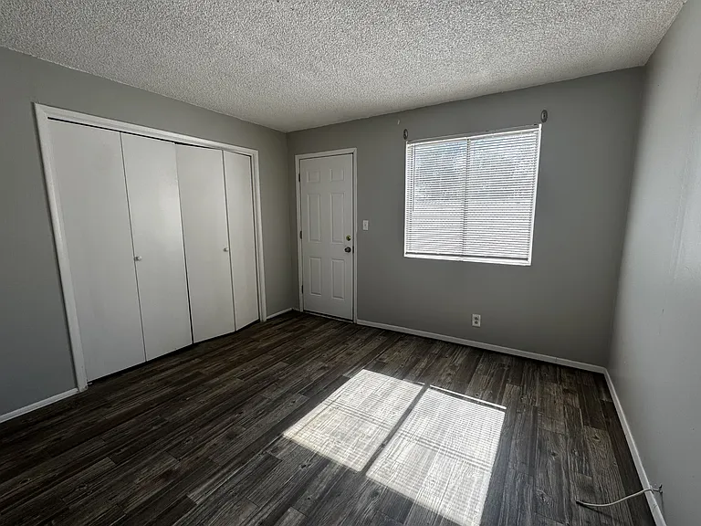 301 W Helen St — Photo 8