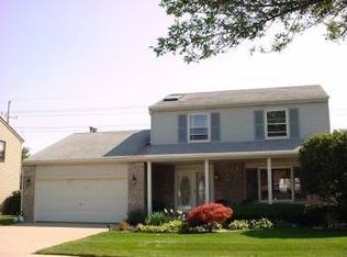 737 Bismark Ct, Elk Grove Village, IL 60007