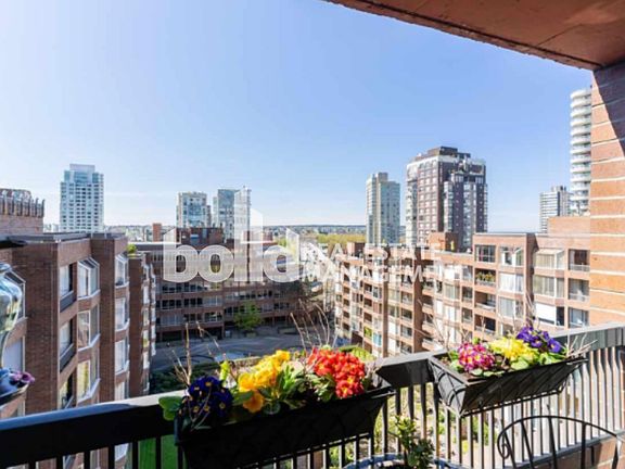 5th image of 950 Drake St #915