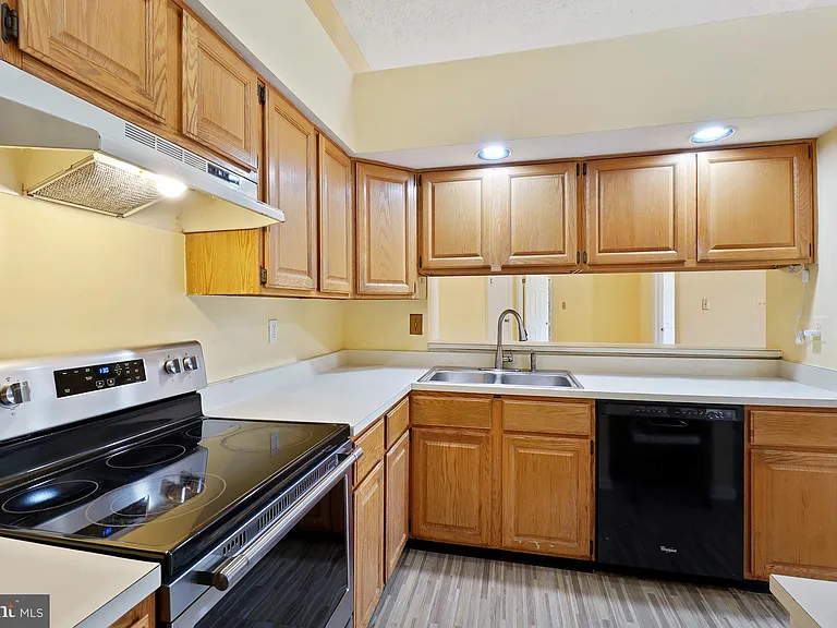 12220 Eagles Nest Ct #L — Photo 16