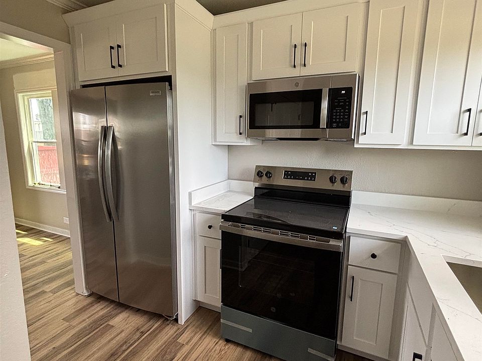 2nd image of 600 Elmhurst Ave