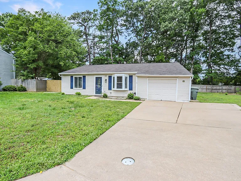 531 Ashwood Dr — Photo 1