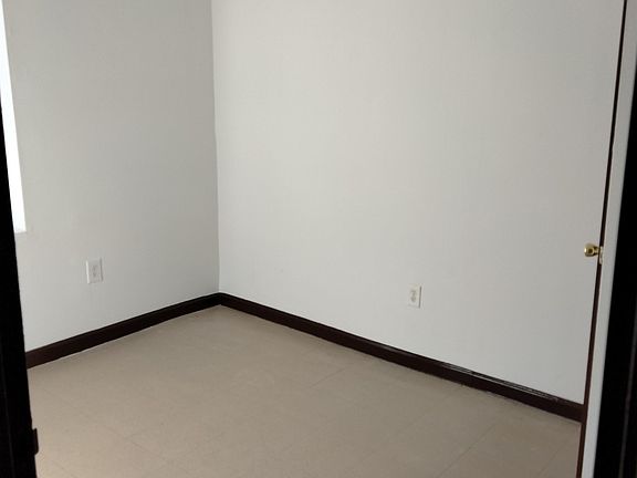 3rd image of 851 Pavonia Ave #32
