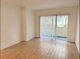 11925 3/3 Kling St