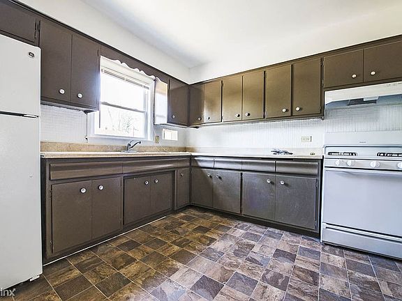 470 Gordon Ave Apartments Chicago Kitchen_02