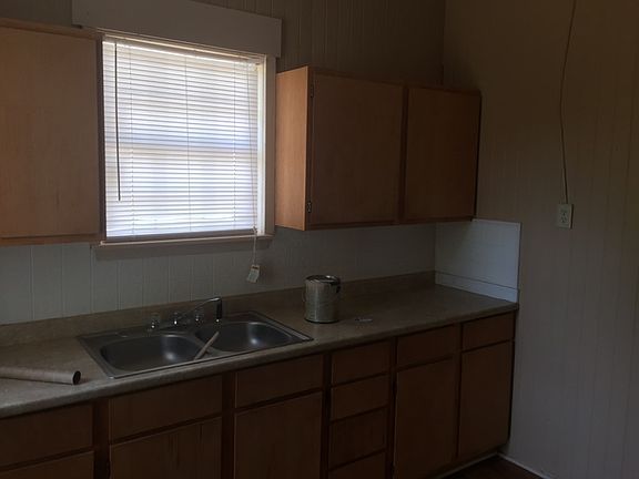 4th image of 120 Elm St