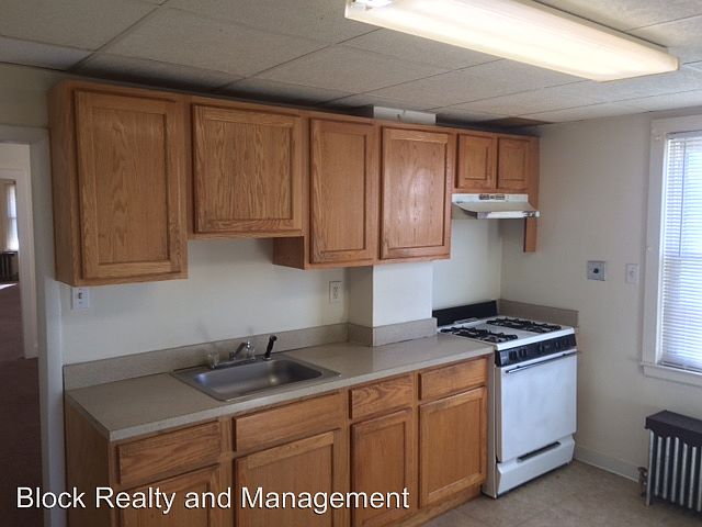 2nd image of 2932 W 3rd St