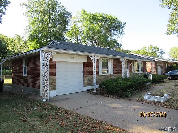 2nd image of 1304 Lang Dr