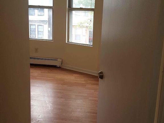 5th image of 40 Clarke Ave #1