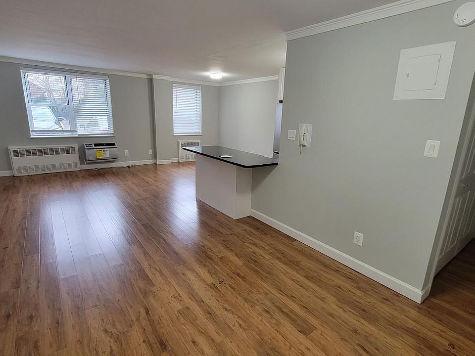 1st image of 13981 35th Ave APT 1B