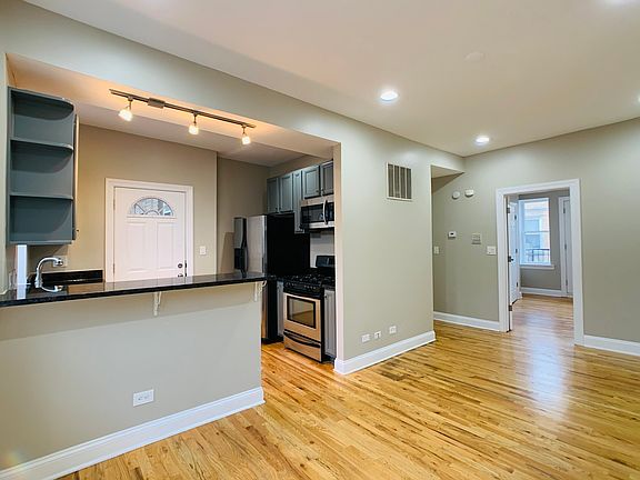 3rd image of 4818 N Avers Ave APT 3W