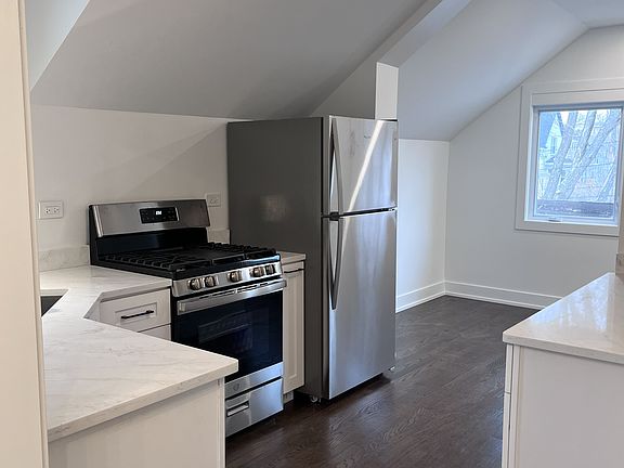 2nd image of 1044 S Grove Ave #C