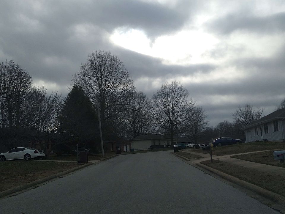 2nd image of 2092 E Sandelwood St