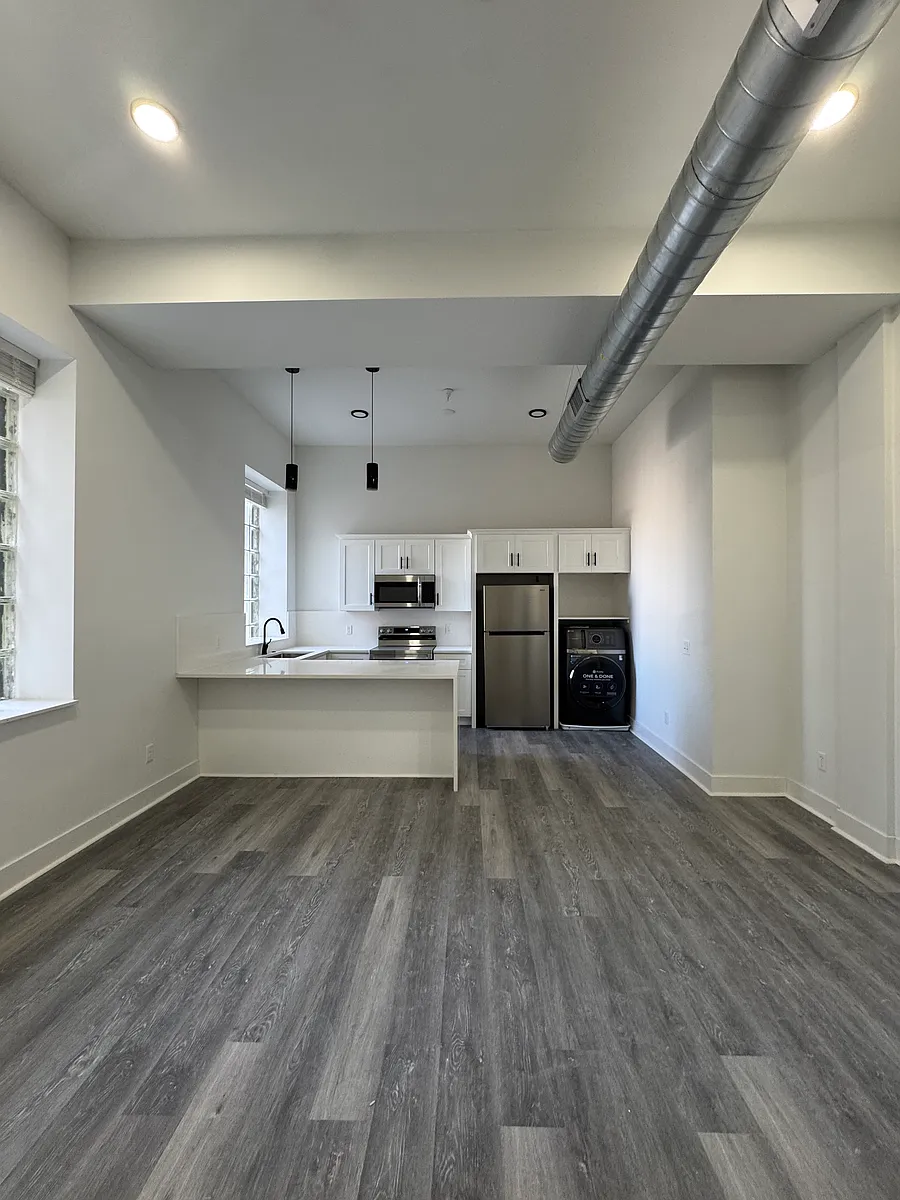 Building Photo - 346 Miller St