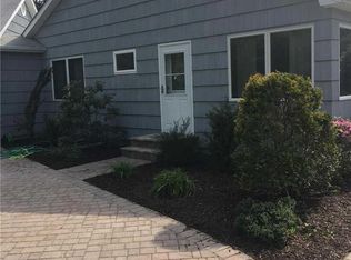 39 Eastwoods Dr, Cold Spring Harbor, NY 11724