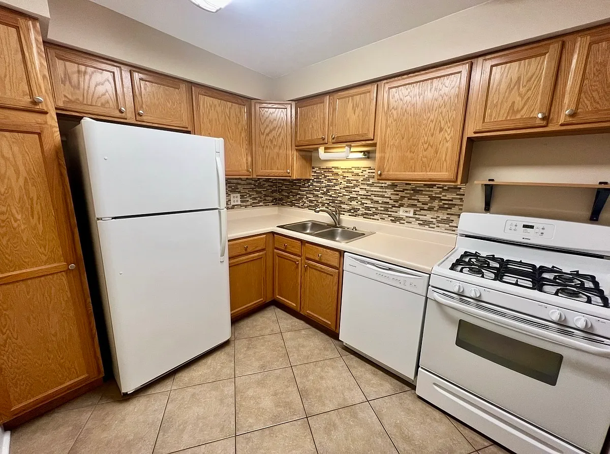 Building Photo - 1461 N Winslowe Dr #304