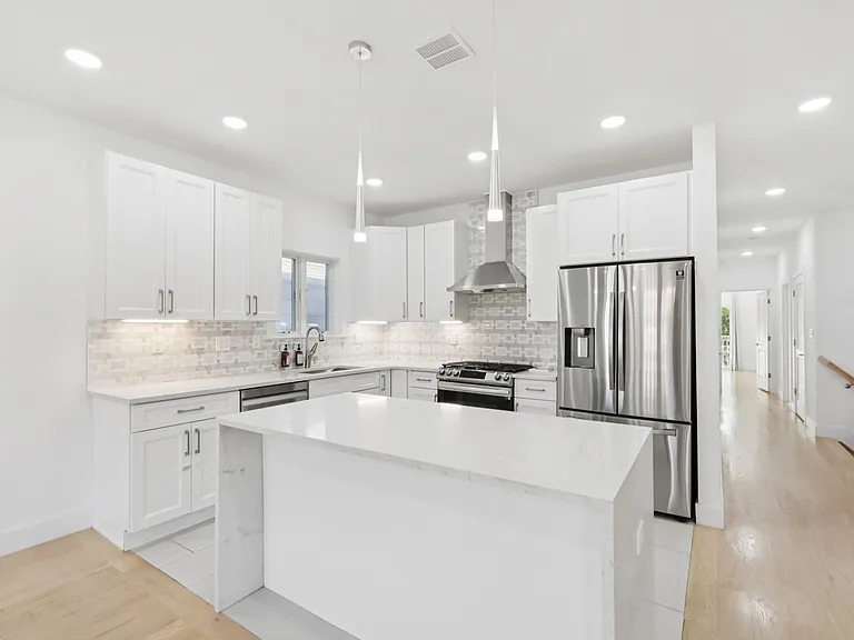 131 Zabriskie St #1 — Photo 15