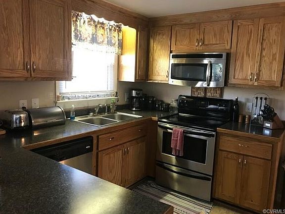 3rd image of 4410 Woodview Dr