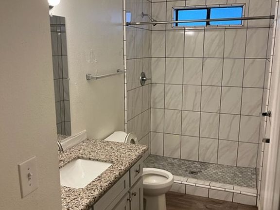 5th image of 942 W 7th St