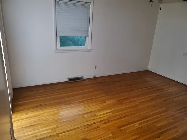 837 Lawrence Ave — Photo 3