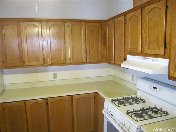 4th image of 19 Wild Rose Ct