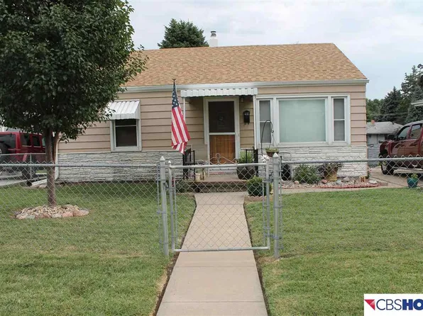 4131 W St, Omaha, NE 68107