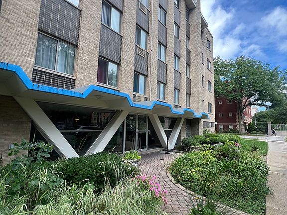 3rd image of 6250 N Kenmore Ave #208