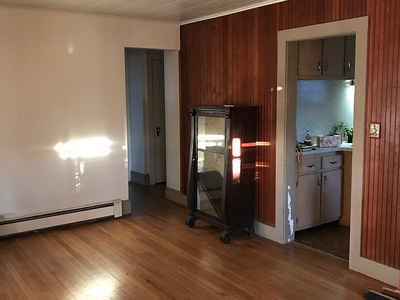 4th image of 34 Swayze St