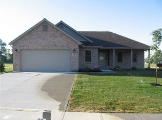 107 Sunset Dr, Centerville, IN 47330