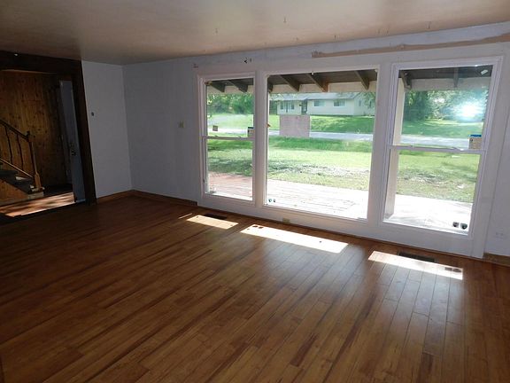 3rd image of 17821 Anthony Ave