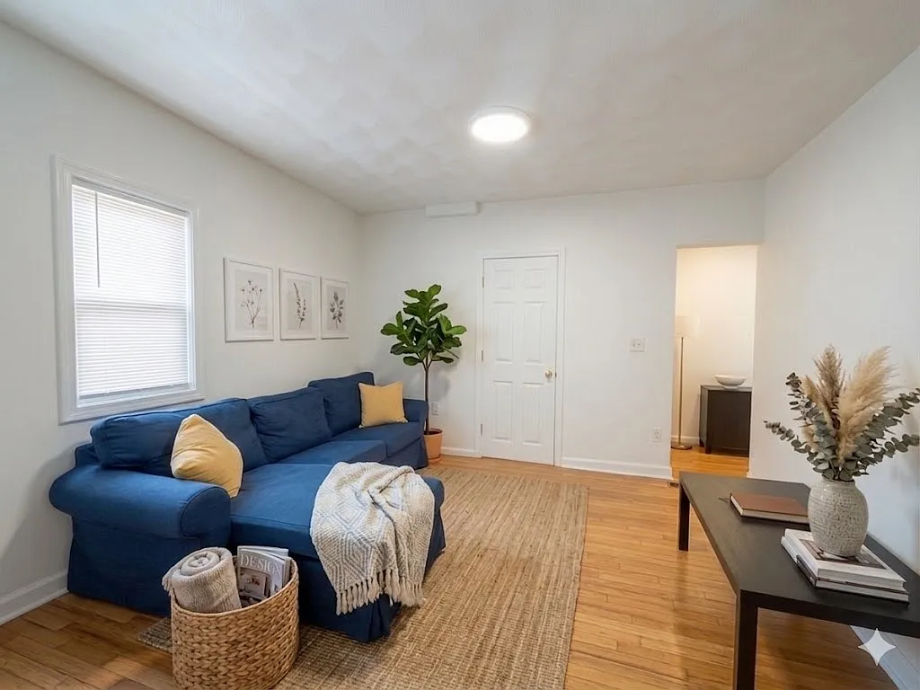4 bed, 1250 sqft, $4,010 — Photo 2