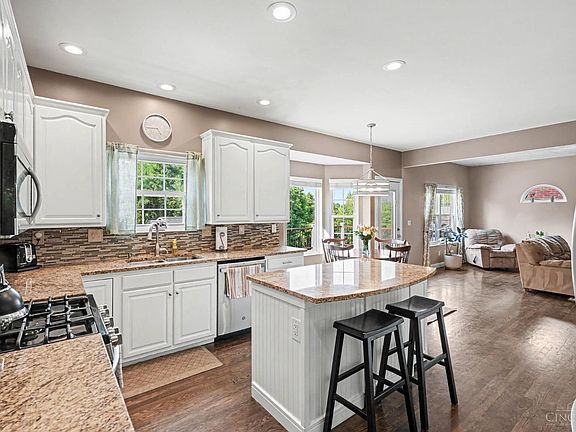 5th image of 8221 Springleaf Lake Dr