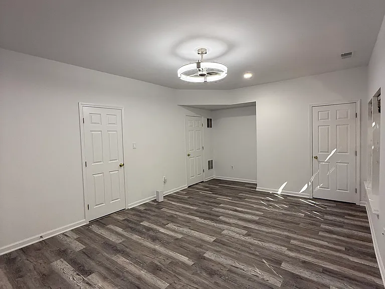 8555 Wyngate Manor Ct — Photo 17