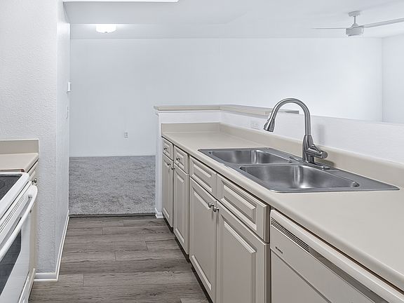 4th image of 3032 Parkway Blvd #1-302-1