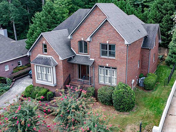 3rd image of 526 Bristol Ln