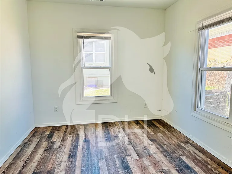 1516 Texas Ave — Photo 3