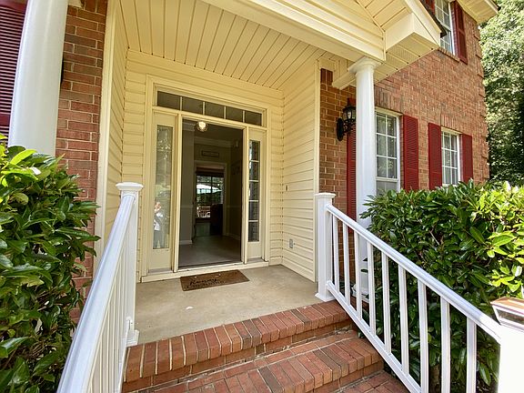 3rd image of 561 Waterford Dr