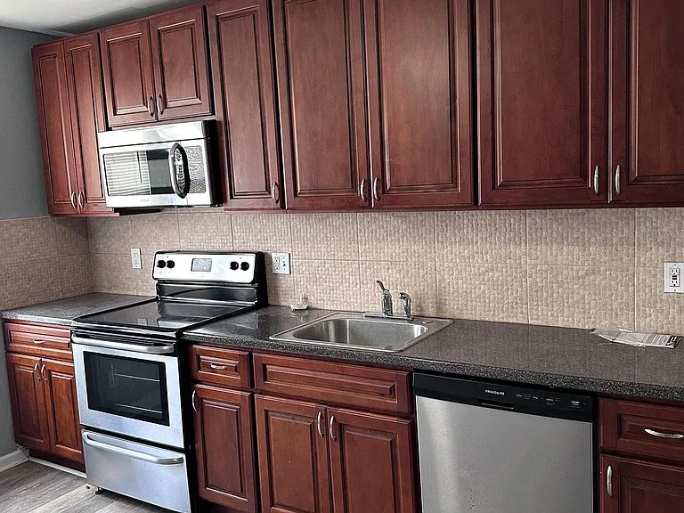 7000 Forrest Ave — Photo 22