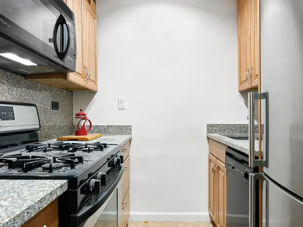 209 East 56th Street image 3 of 5