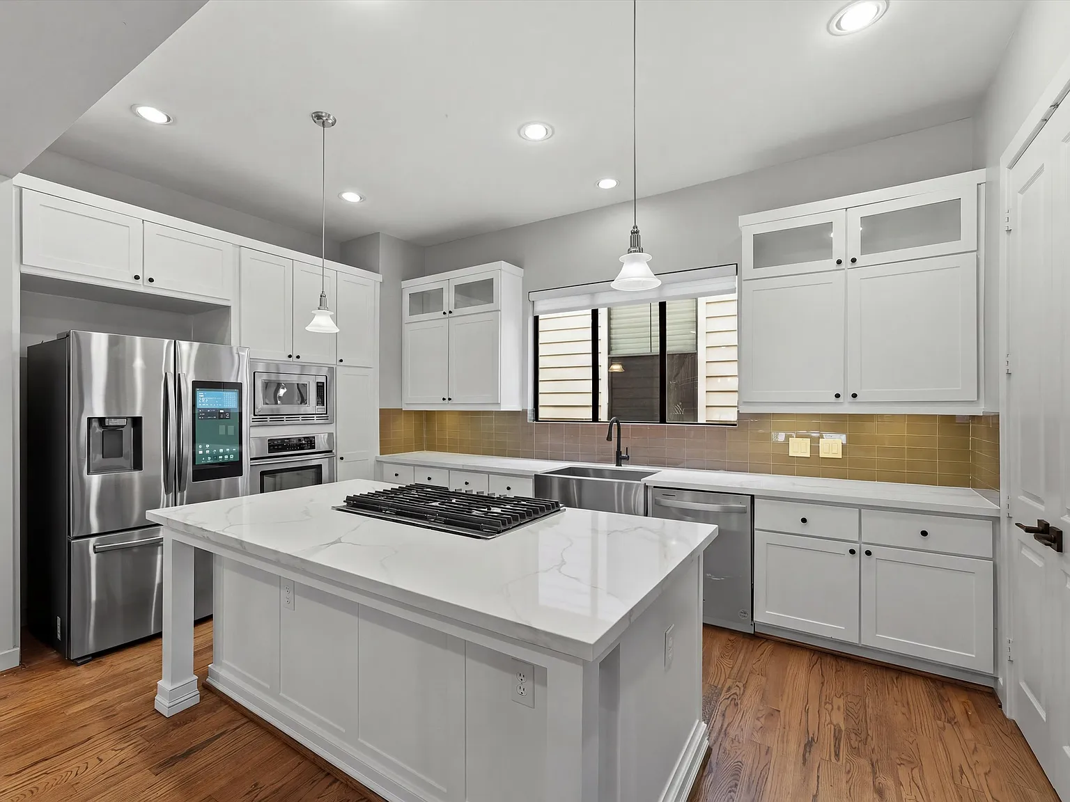 3 bed, 3.5 bath, 2759 sqft, $3,800 — Photo 2